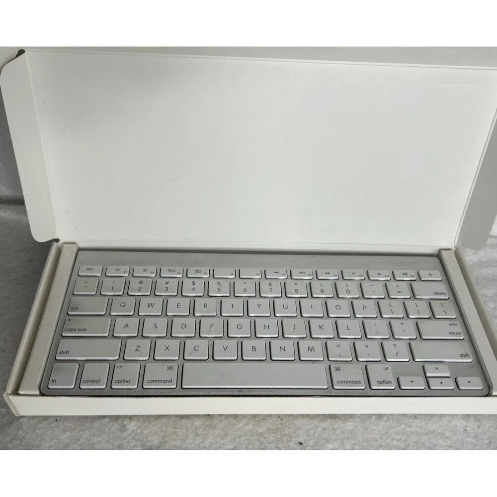 Genuine Apple A1314 Magic Wireless Keyboard [Bluetooth] With A Box